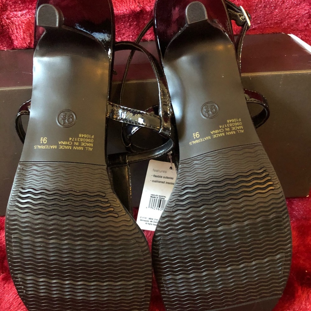 Sandals - Picture 3 of 3